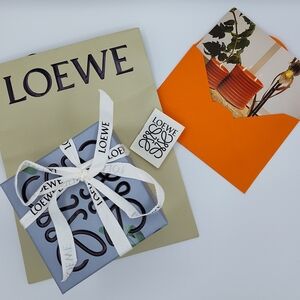 LOEWE Liquorice Scented Candle 170g w/ Gift Box Ribbon Bag Tag & Seals